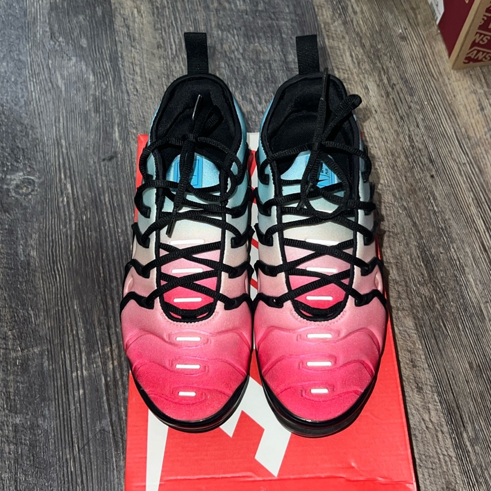 Nike air vapormax plus size 8